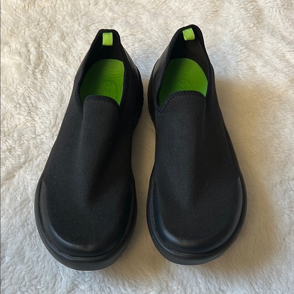 OOFOS Black and Green Sneakers with Slip-On Comfort - Picture 1 of 7